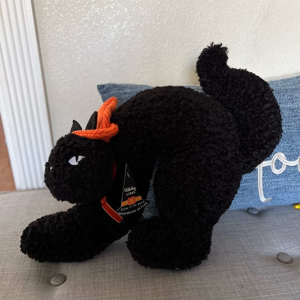 Black cat decorative pillow